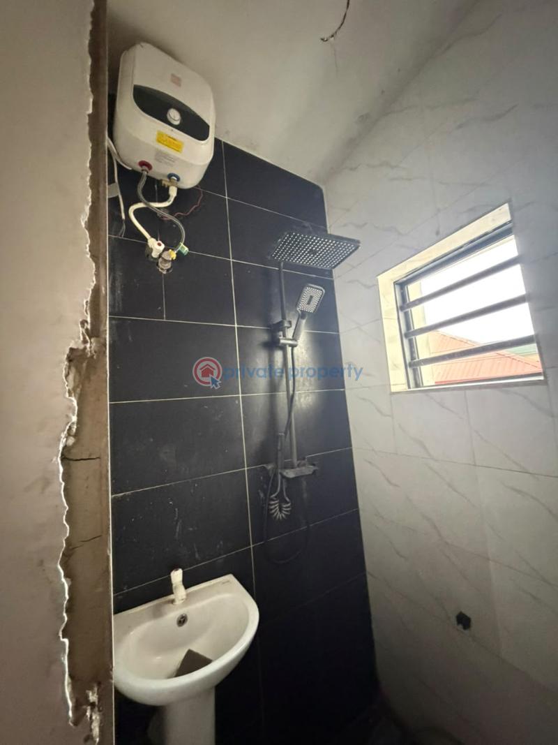 2 bedroom Block Of Flats For Rent Alagomeji Yaba Lagos - 3