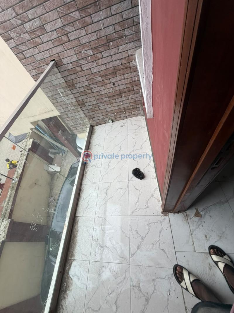 2 bedroom Block Of Flats For Rent Alagomeji Yaba Lagos - 8