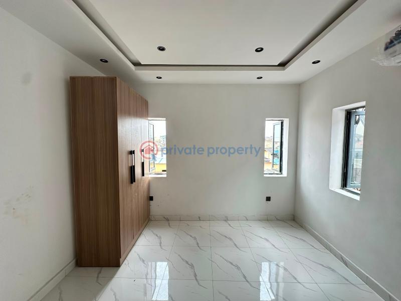 3 bedroom Block Of Flats For Sale Gbagada Lagos - 2