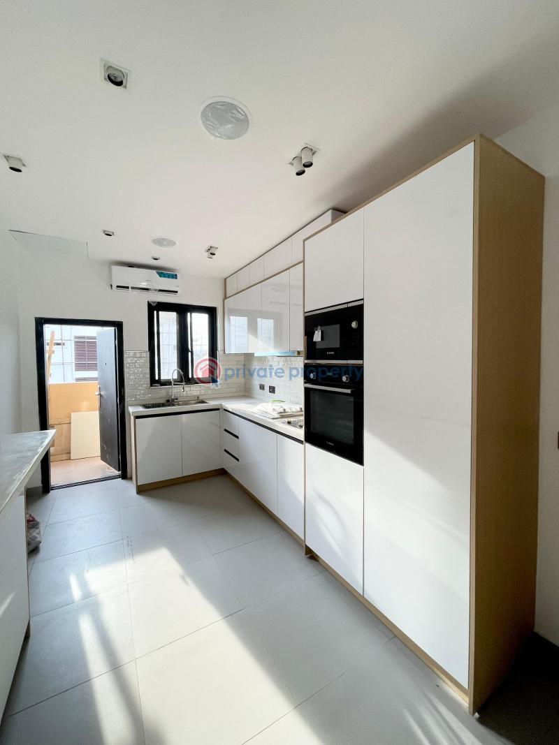 3 bedroom Block Of Flats For Rent Mojisola Onikoyi Estate Lagos - 9