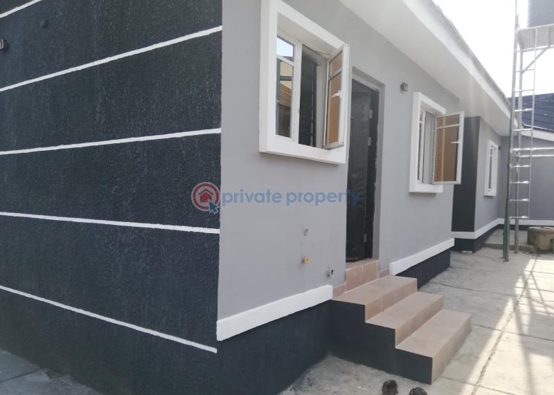 4 bedroom Detached Bungalow For Sale Iletuntun Idishin Ibadan Oyo - 3