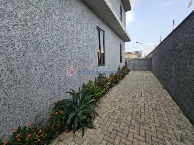4 bedroom Terrace For Sale Close To Banana Island Mojisola Onikoyi Estate Lagos - 24