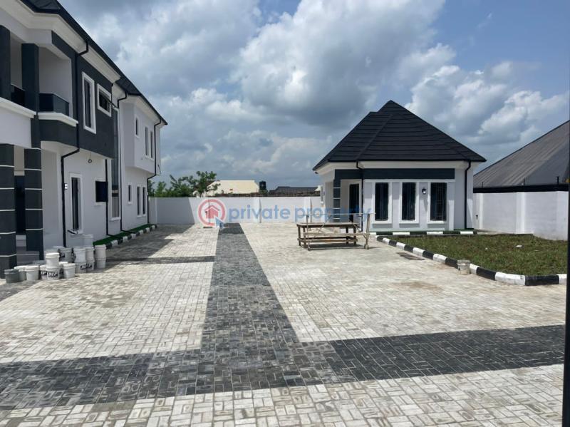 For sale 4 bedroom House Alagbaka Akure Ondo area (PID 6PXDLP