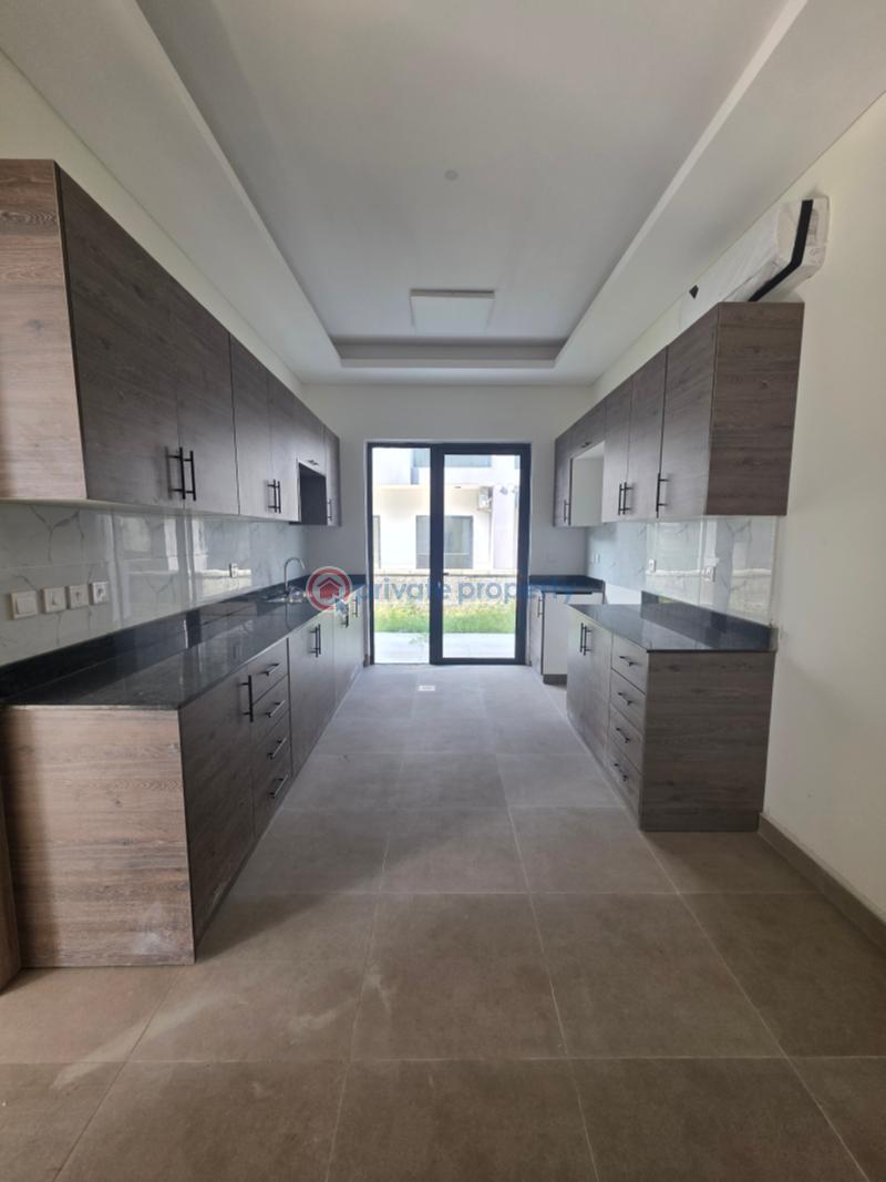 Luxury 4 bedroom semi-detached duplex in a beautiful estate - 7 4 bedroom House For Sale Maiyegun Beach Estate Jakande Lekki Phase 1 Lagos - 7