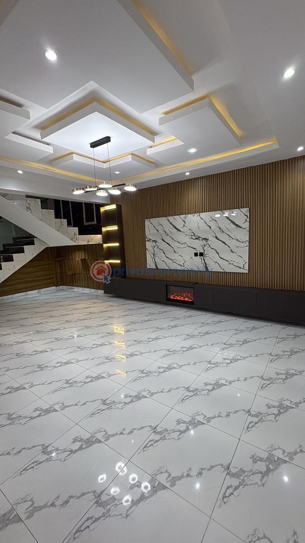 House For Sale Location: Purple Gate Estate, Oluyole, Ibadan Oluyole Estate Ibadan Oyo - 3