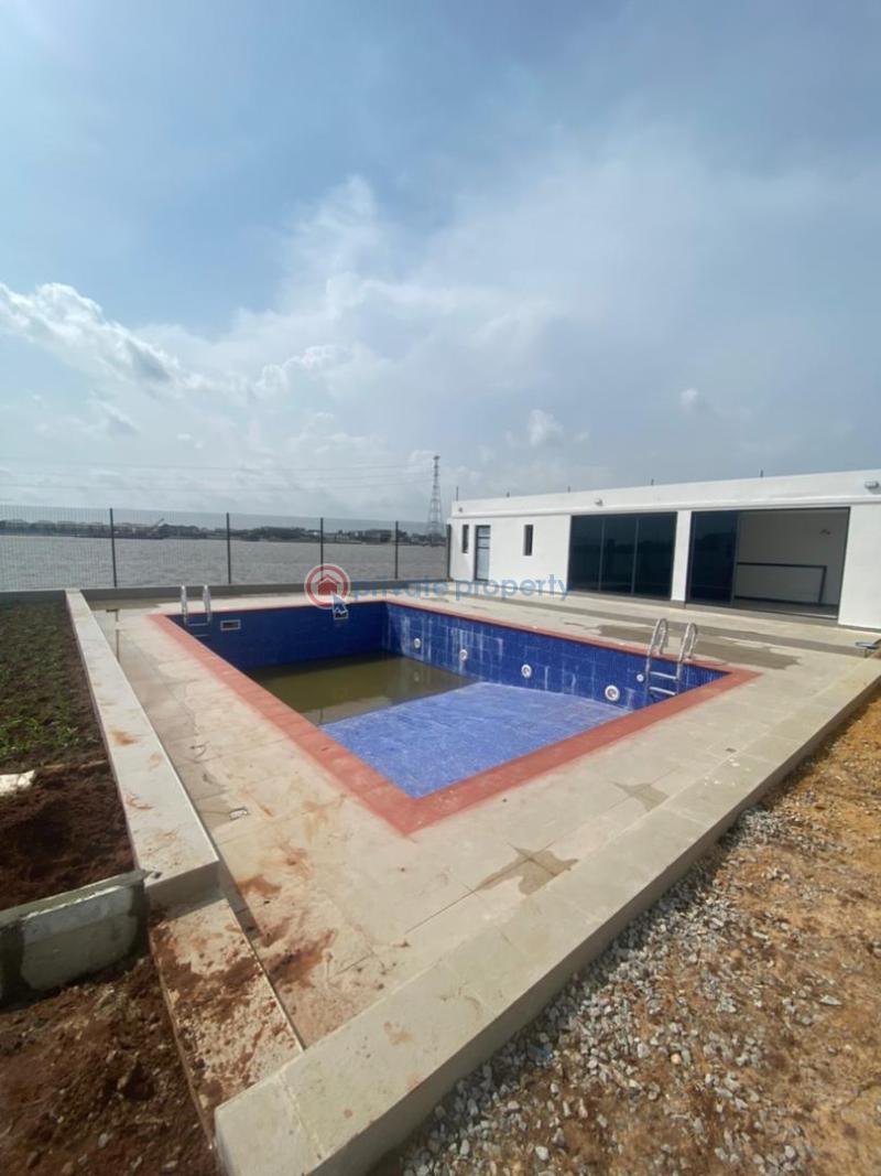 Luxury  4 bedroom water front semi detached duplex located in a prime serene part of the prestigious city of  lekki phase1 - 2 4 bedroom Duplex For Sale Lekki Phase 1 Lagos - 2