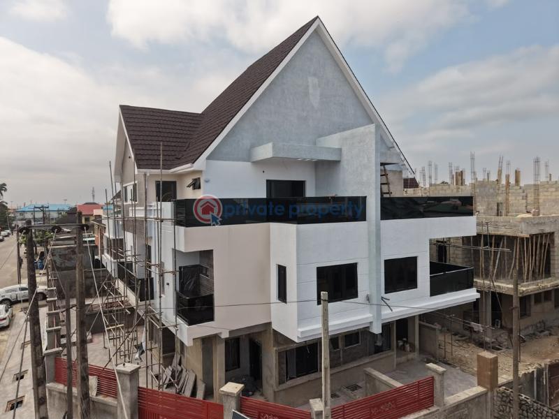 5 bedroom Detached Duplex For Sale Gbagada Lagos - 2