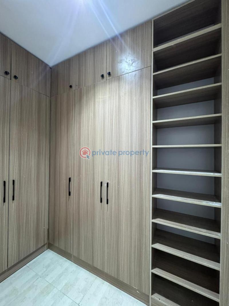 5 bedroom Detached Duplex For Sale In An Estate Lekki Phase 1 Lagos - 8