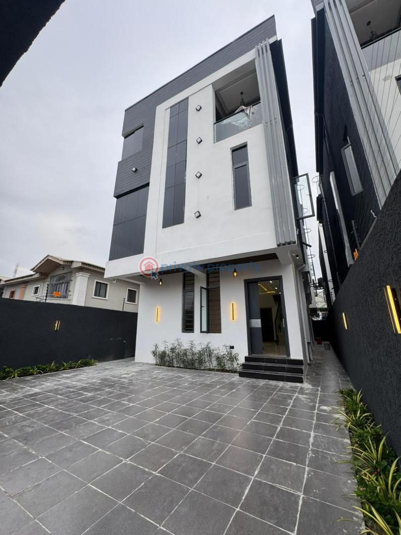 5 bedroom Detached Duplex For Sale In An Estate Lekki Phase 1 Lagos - 0