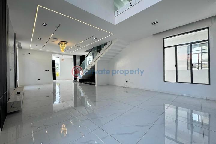 5 bedroom Detached Duplex For Sale Chevron Drive Lekki Lagos - 3