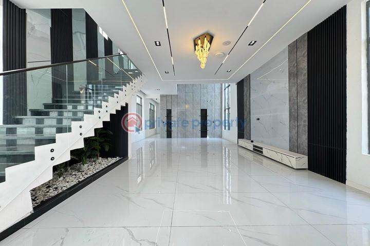 5 bedroom Detached Duplex For Sale Chevron Drive Lekki Lagos - 1