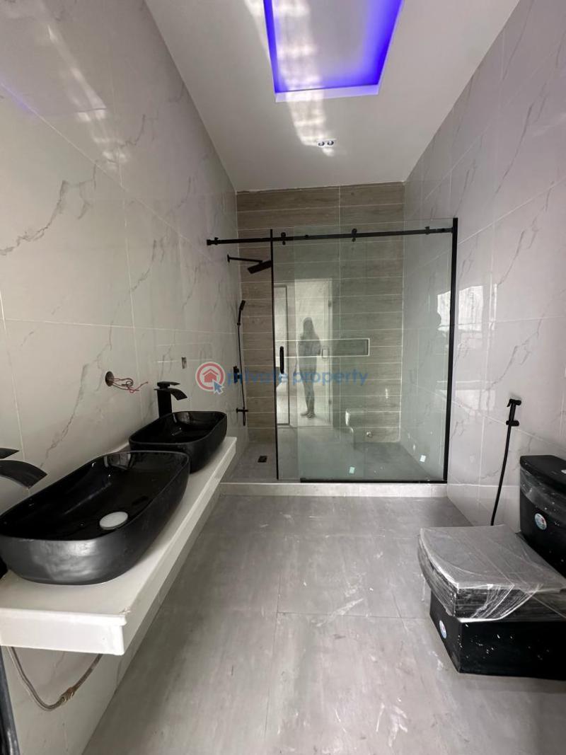 5 bedroom House For Sale Chevron Lekki Lekki Lagos - 0