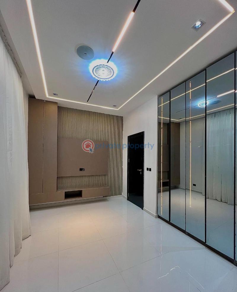 5 bedroom Duplex For Sale 2nd Toll Gate Along Lekki Expressway Lagos - 9