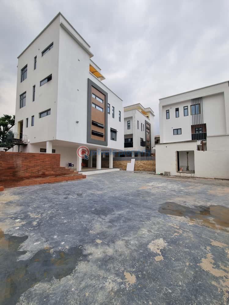 5 bedroom Detached Duplex For Sale Sunmola Streer Mende Maryland Lagos - 0