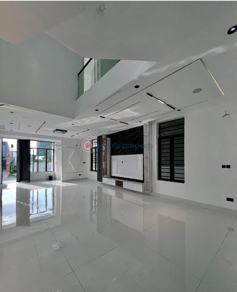 5 bedroom Detached Duplex For Sale 2nd Tollgate Lekki Along Lekki Expressway Lagos - 3