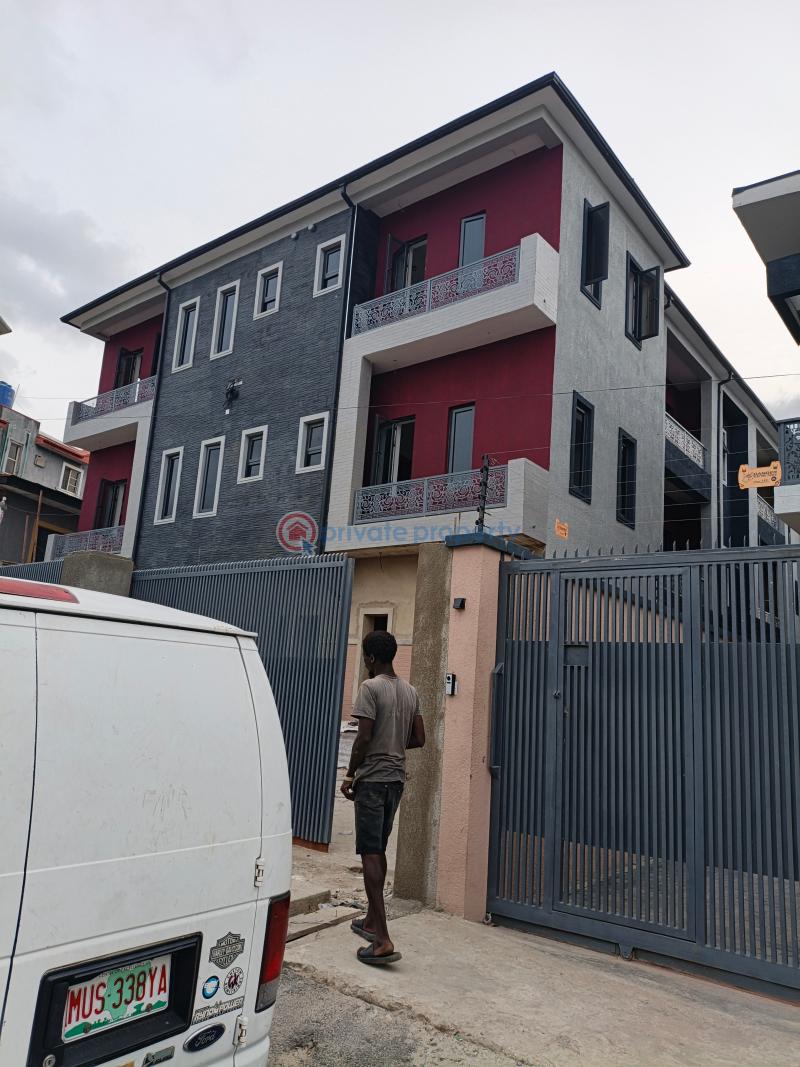 3 bedroom Block Of Flats For Sale Pedro Behind Gbagada Gbagada Lagos - 3