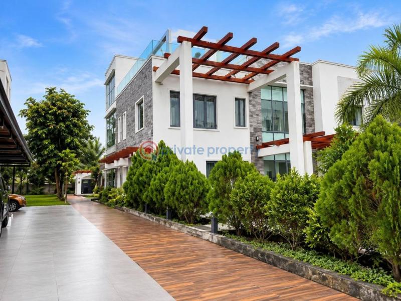 8 bedroom House For Sale Osapa Lekki Lagos - 1