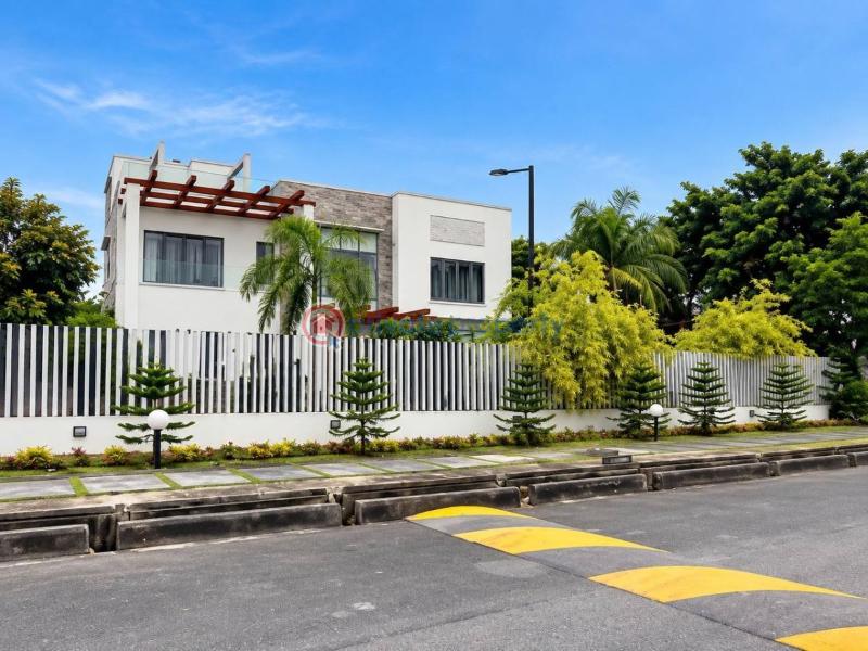 8 bedroom House For Sale Osapa Lekki Lagos - 11