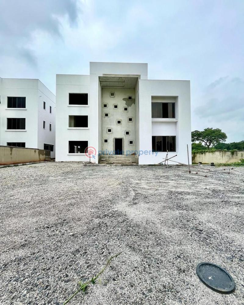 Luxury & spacious 8 bedroom fully detached duplex inside an estate - 3 8 bedroom Detached Duplex For Sale Maitama Abuja Phase 1  - 3