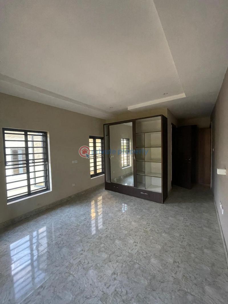 House For Sale Location: Golf Drive Estate, Onireke, Ibadan Ibadan Oyo - 1