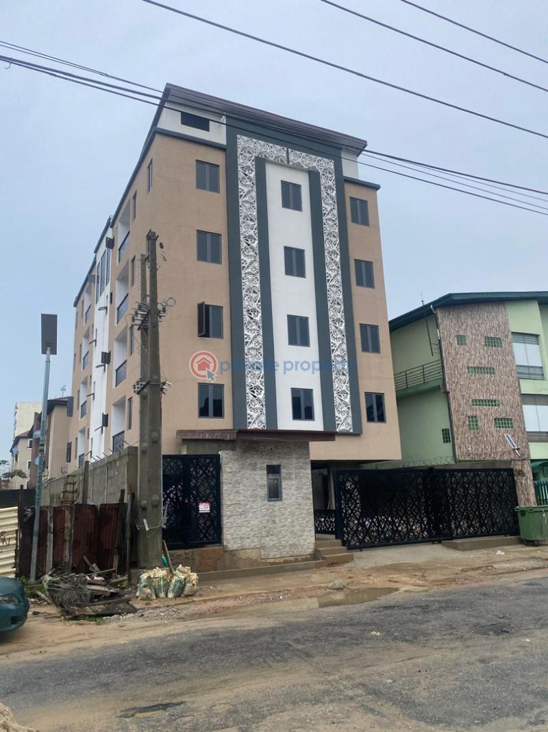 3 bedroom Block Of Flats For Rent Queen Street Alagomeji Yaba Lagos - 1