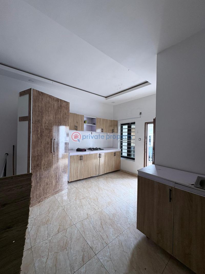 Luxury masters bedroom - 3 1 bedroom Shared Apartment For Rent Nice Estate Along Lekki Expressway Lagos - 3