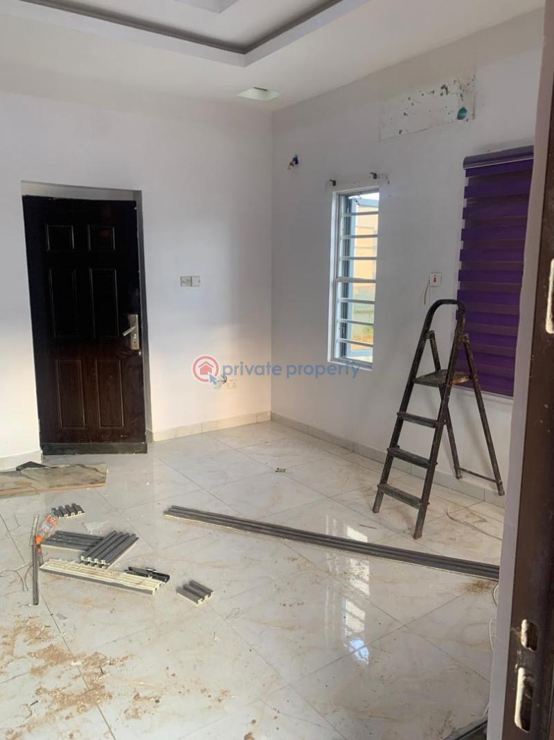 Luxury master’s bedroom with tv console - 3 1 bedroom Shared Apartment For Rent Orchid Lekki Lagos - 3