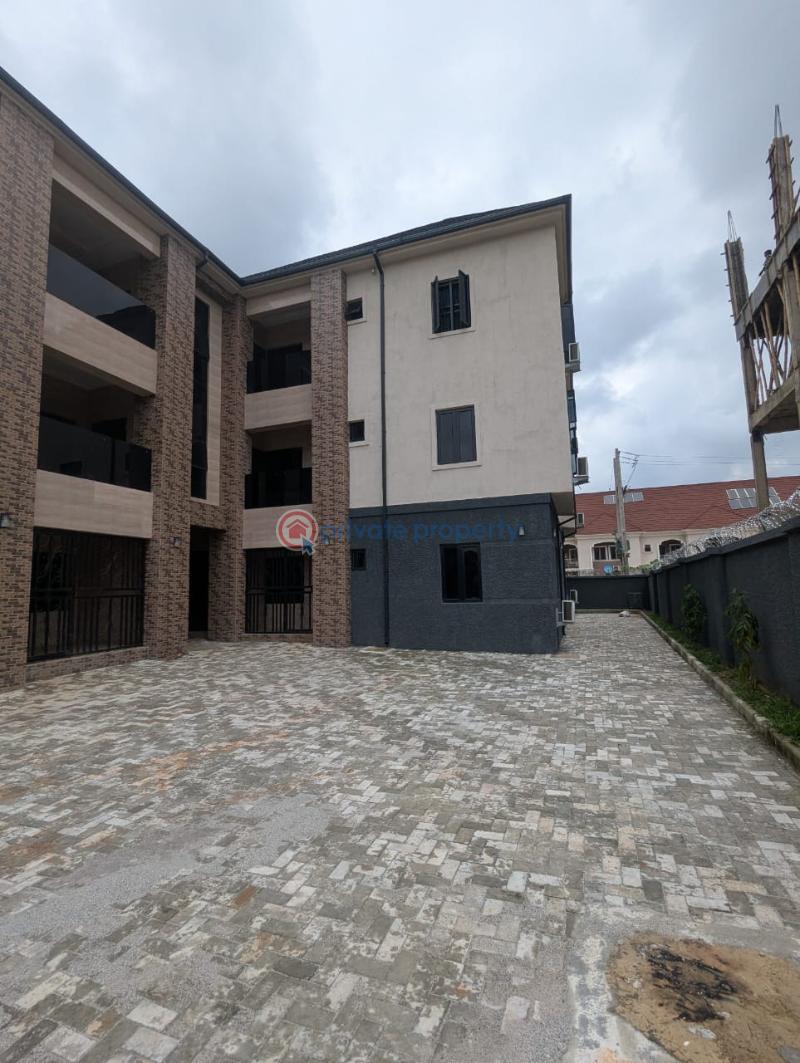 3 bedroom Block Of Flats For Rent International Center School Dakibiyu Abuja Phase 2  - 1