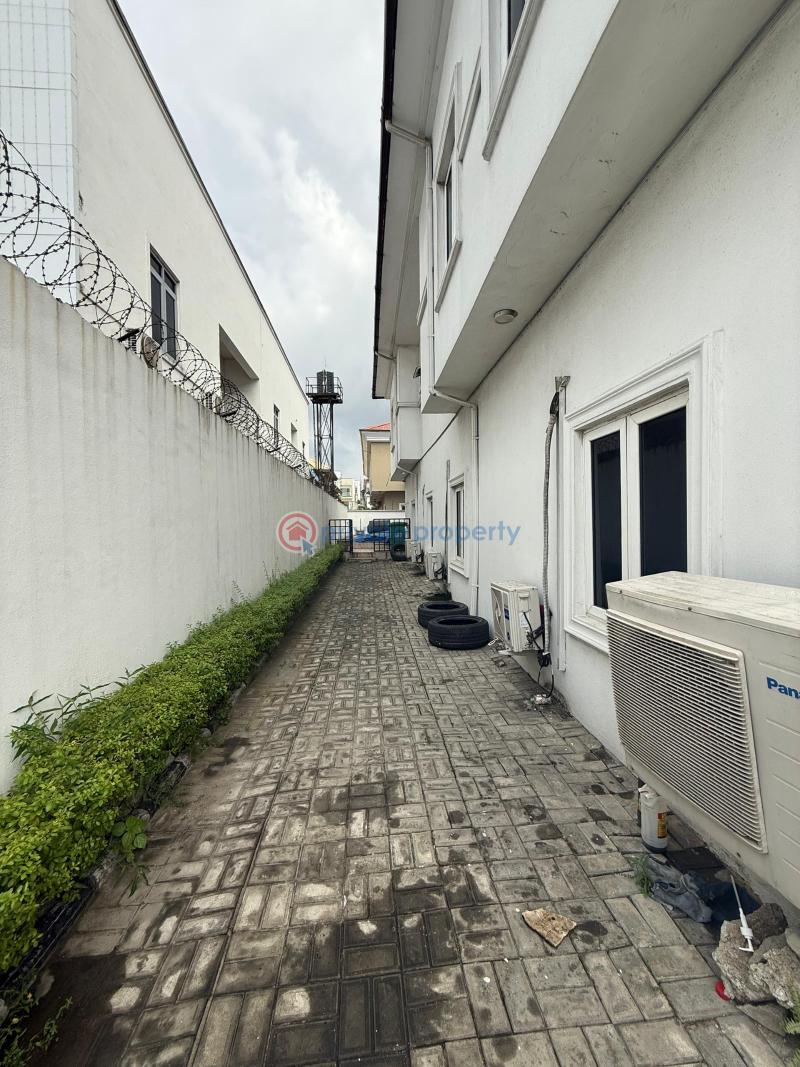 5 bedroom Detached Duplex For Sale Off Admiralty Way Lekki Phase 1 Lagos - 10