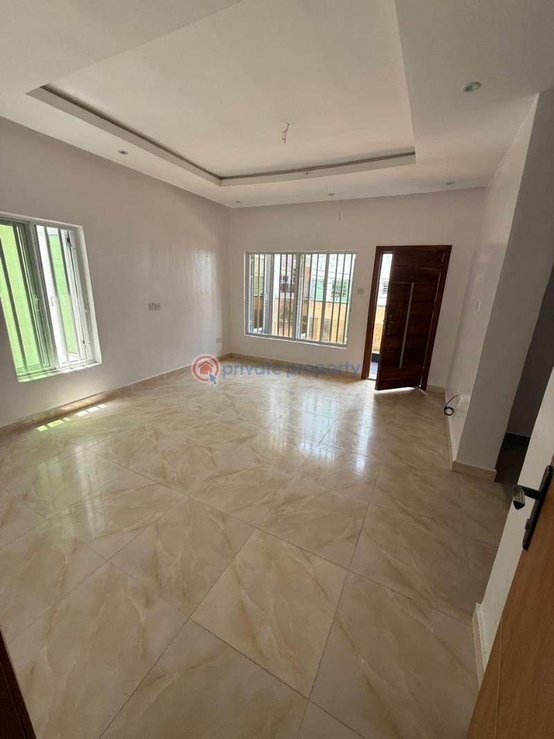 1 bedroom Mini Flat For Rent Off Orchid Road, Not Far From The B/stop Lekki Lagos