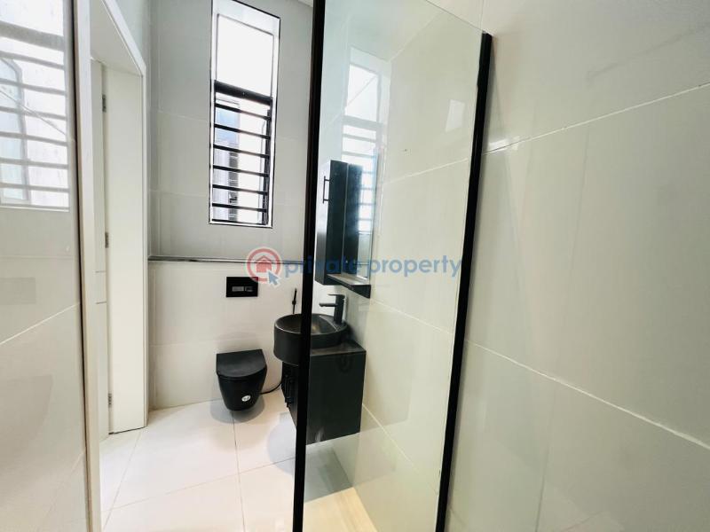 Magnificent 5 bedroom fully detached duplex with swimming pool, - 13 5 bedroom Detached Duplex For Sale Chevron Drive Lekki Lagos - 13