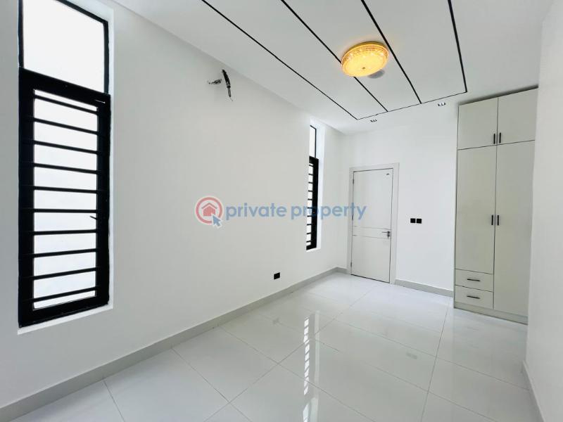 Magnificent 5 bedroom fully detached duplex with swimming pool, - 11 5 bedroom Detached Duplex For Sale Chevron Drive Lekki Lagos - 11