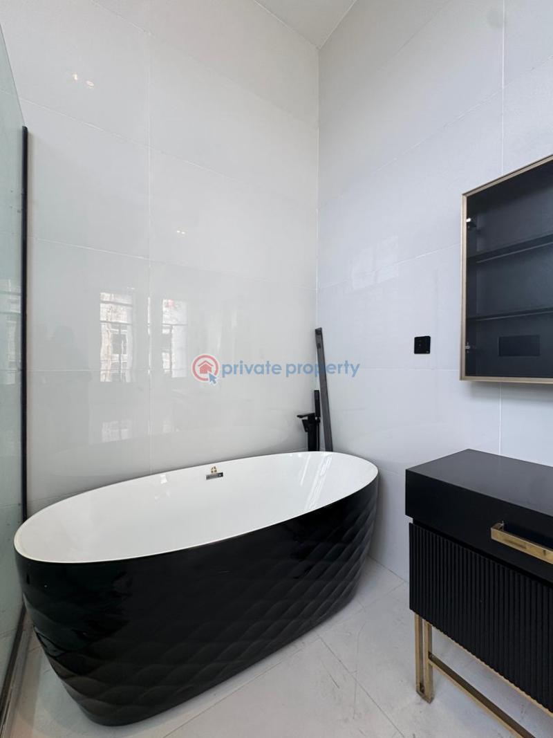 Magnificent 5 beds with a private pool - 8 5 bedroom Detached Duplex For Sale Chevron Lekki Lekki Lagos - 8