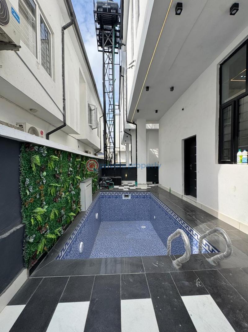 Magnificent 5 beds with a private pool - 9 5 bedroom Detached Duplex For Sale Chevron Lekki Lekki Lagos - 9