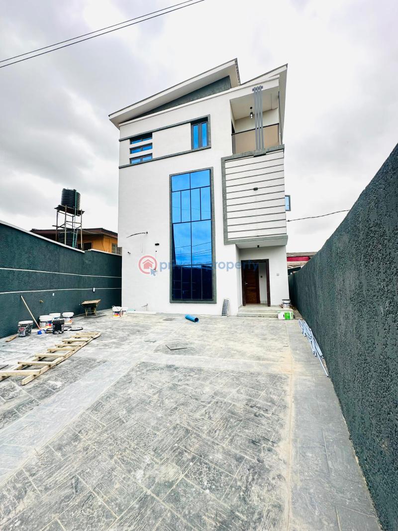 4 bedroom House For Sale Gbagada Lagos - 1