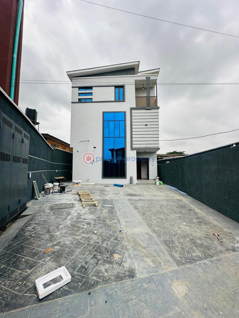 4 bedroom Detached Duplex For Sale Gbagada Lagos