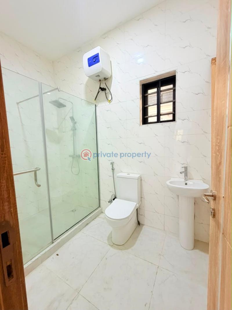 5 bedroom Detached Duplex For Sale Magnificently Built 5 Bedroom Fully Detached Duplex With A Room Bq, Magodo Gra Phase 2 Magodo GRA Phase 2 Kosofe/Ikosi Lagos - 12