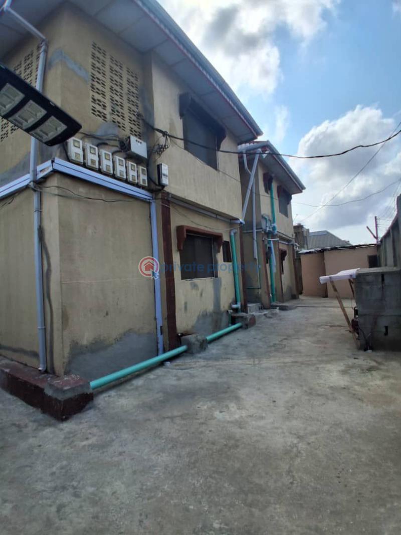 10 bedroom House For Sale Off Cele Bus Stop Okota Isolo Lagos - 5