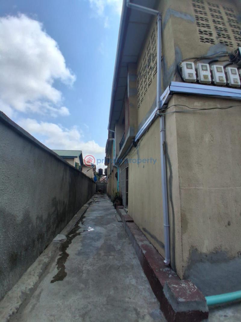 10 bedroom House For Sale Off Cele Bus Stop Okota Isolo Lagos - 4