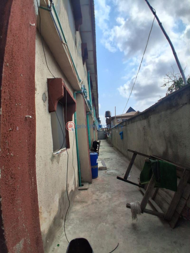 10 bedroom House For Sale Off Cele Bus Stop Okota Isolo Lagos - 3