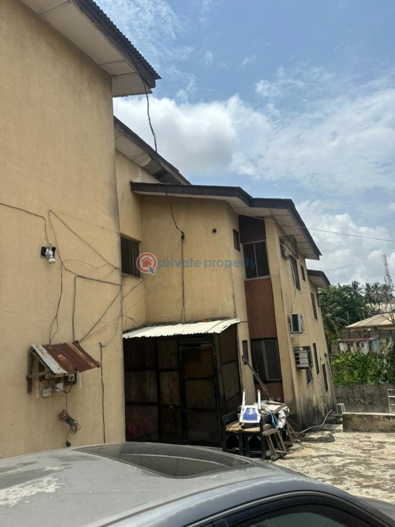 10 bedroom House For Sale Onilekelale Area Cement Ikeja Lagos - 3