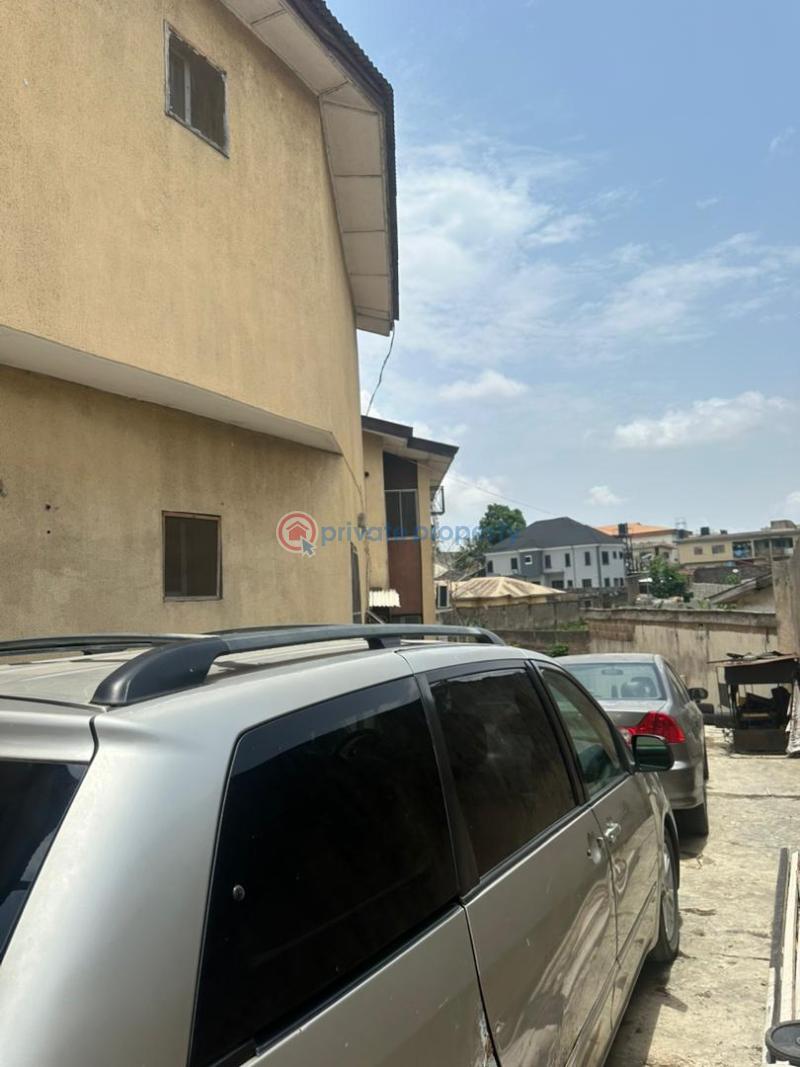 10 bedroom House For Sale Onilekelale Area Cement Ikeja Lagos - 17