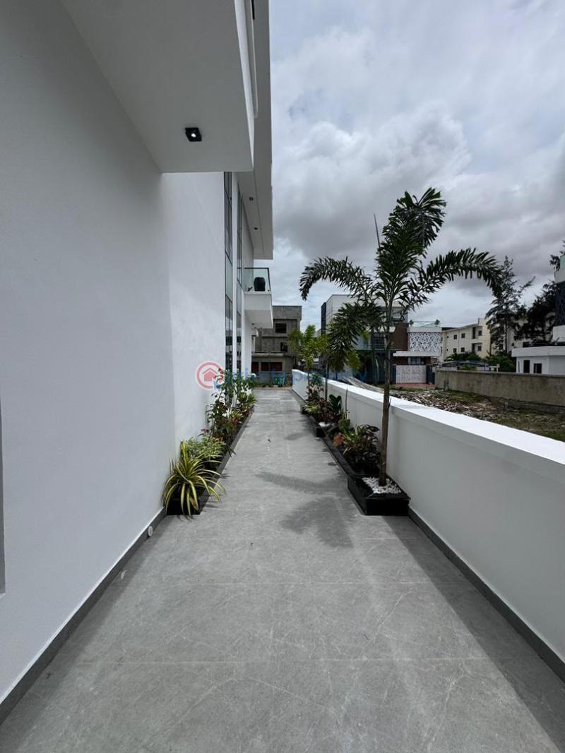 5 bedroom Duplex For Sale Osapa Axis Osapa Lekki Lagos - 13