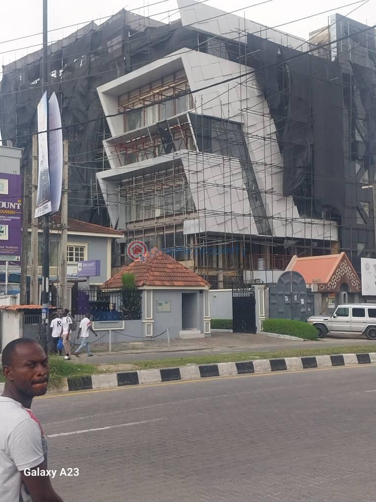 Mall/Complex/Plaza For Sale . Lekki Phase 1 Lagos - 0