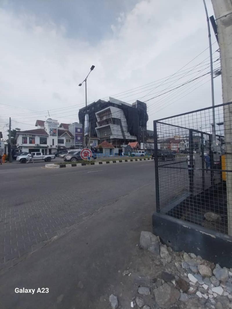 Mall/Complex/Plaza For Sale . Lekki Phase 1 Lagos - 1