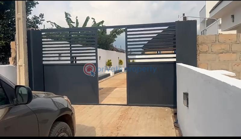 Block Of Flats For Sale 300ft From Ogheghe Tarred Road, Accessible Through Airport Road, Amagba And Sapele Road, Benin City. Benin Edo - 1