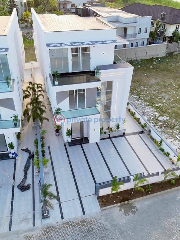 Mall/Complex/Plaza For Sale Ajah Market Hub Accessible To Ajah Under Bridge & Market •	Accessible To Lekki Epe Expressway •	5 Minutes From Chevron •	5 Minutes From Abraham Adesanya, Ajah, Lagos •	10 Minutes Sangotedo, Lagos •	10 Minutes Novare Mall, Sangotedo Ajah Lagos - 8