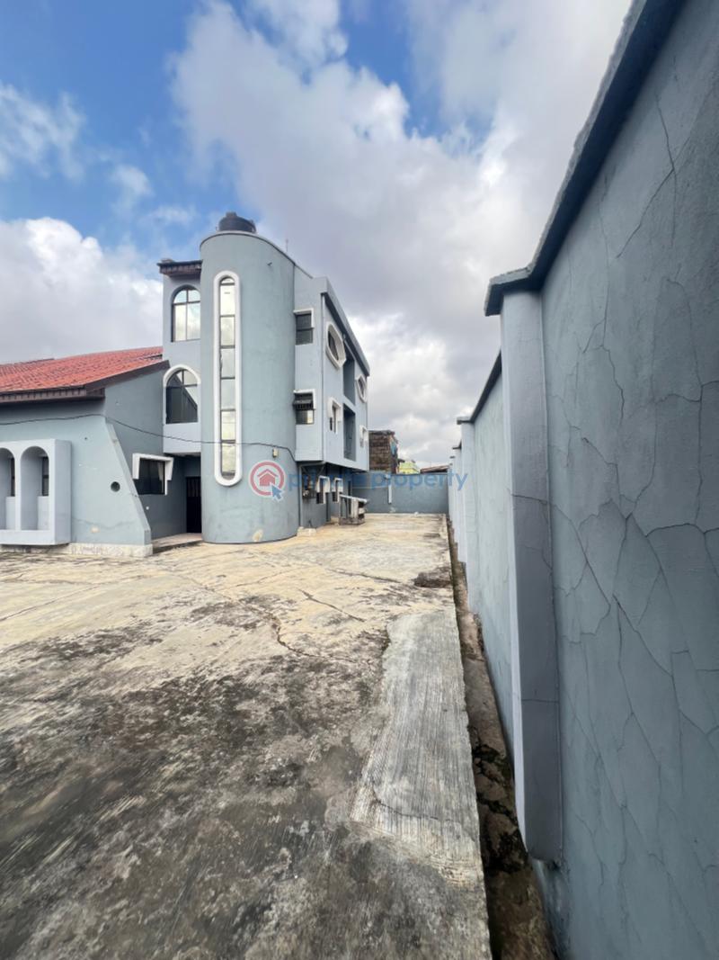 10 bedroom Semi detached Duplex For Sale Arida, Ikotun Ikotun Ikotun/Igando Lagos - 3