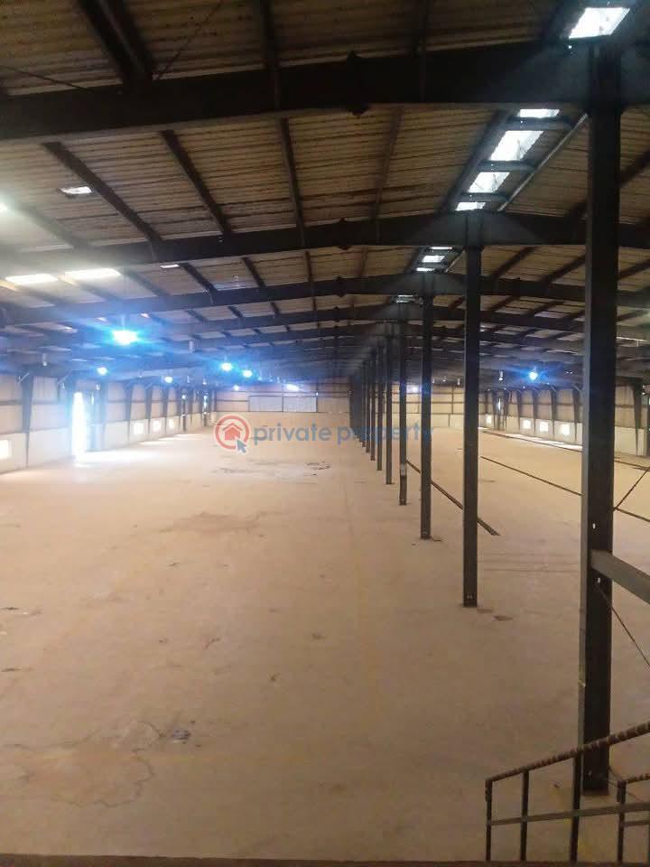 Massive 2 different bay of warehouse in a good area - 4 Warehouse For Rent Ikotun Ikotun/Igando Lagos - 4