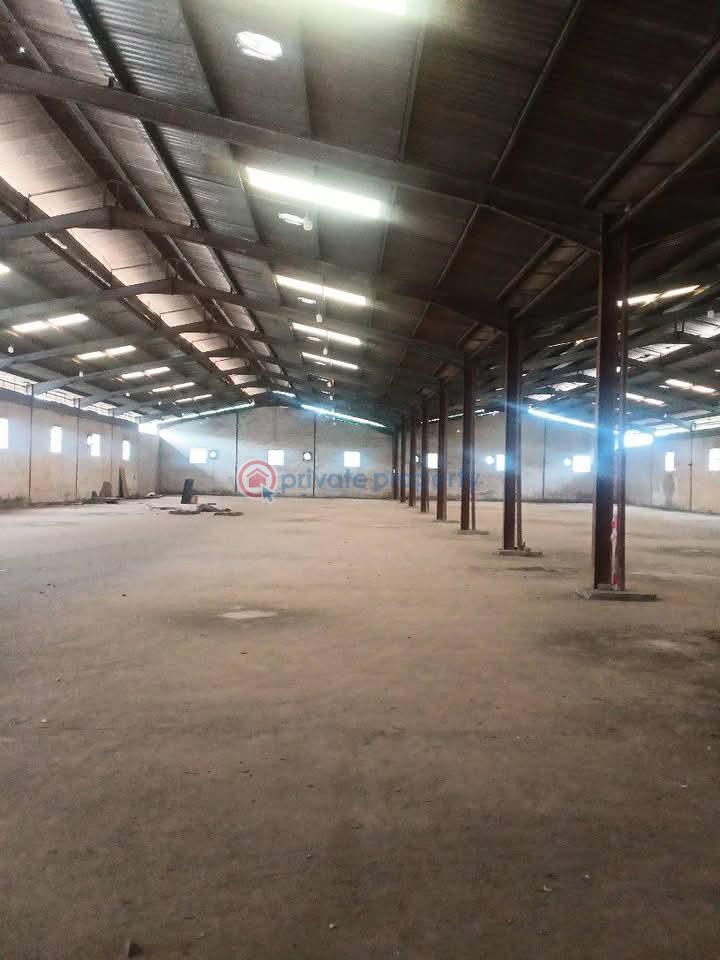 Massive 2 different bay of warehouse in a good area - 2 Warehouse For Rent Ikotun Ikotun/Igando Lagos - 2